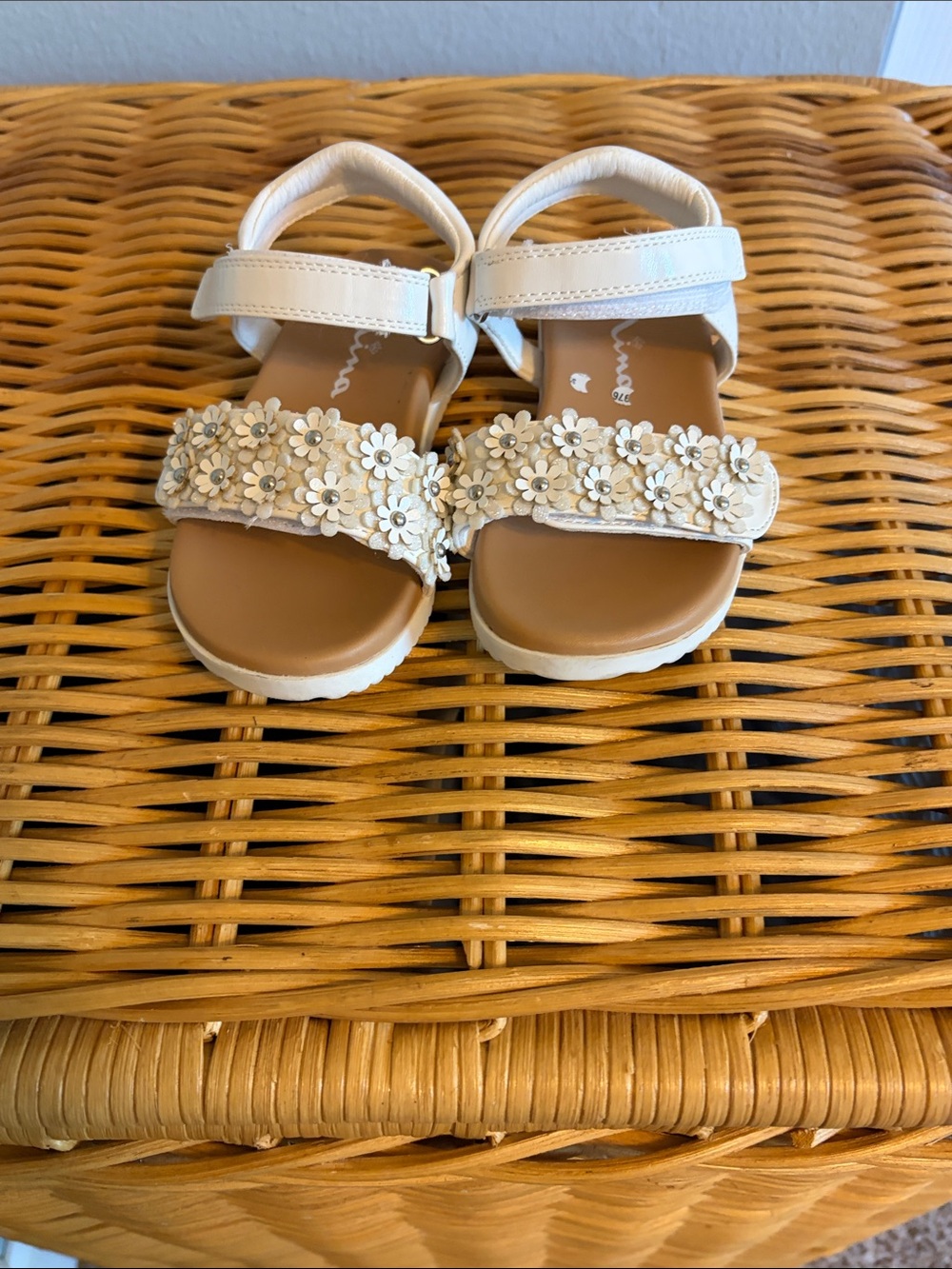 Toddler size 8 like new Nina white sandal